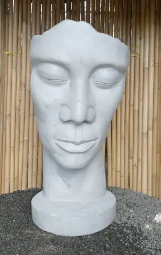 Product image of the product “Mask Human 01 (inclined to the right) original by the artist - 150m height ”